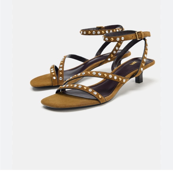 Zara Olive 1.6” Heeled Sandal with Stud Details NWT sz 39/ US 8 Valentino Style - Picture 2 of 16